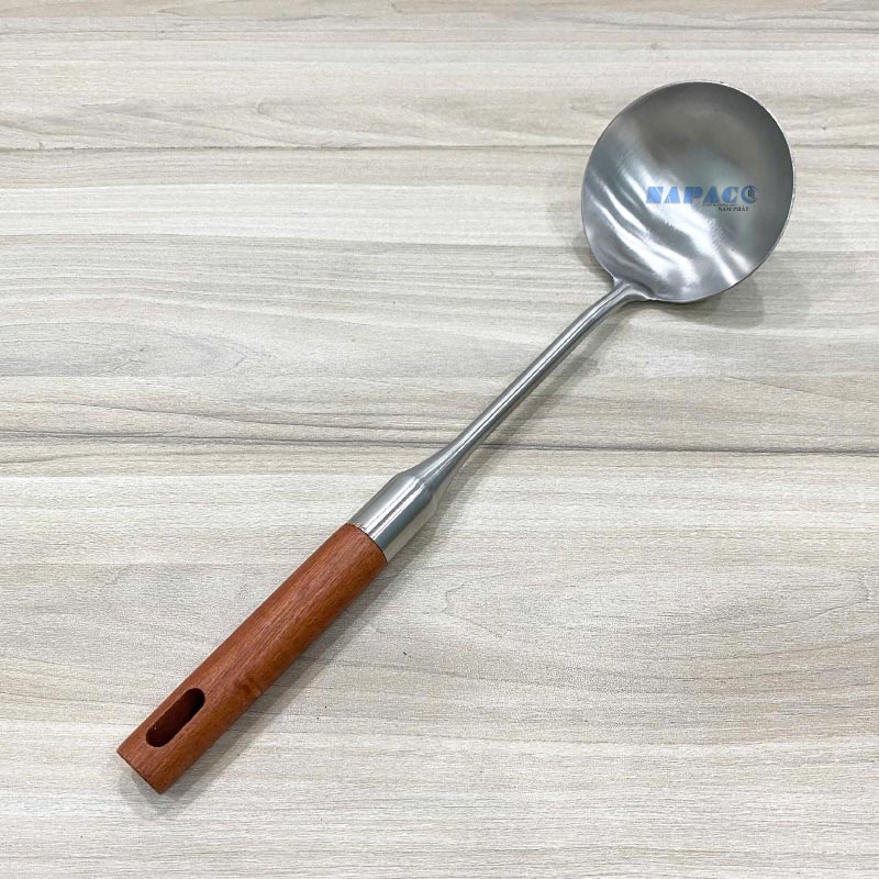 Vá Xào Inox Cán Gỗ 186355