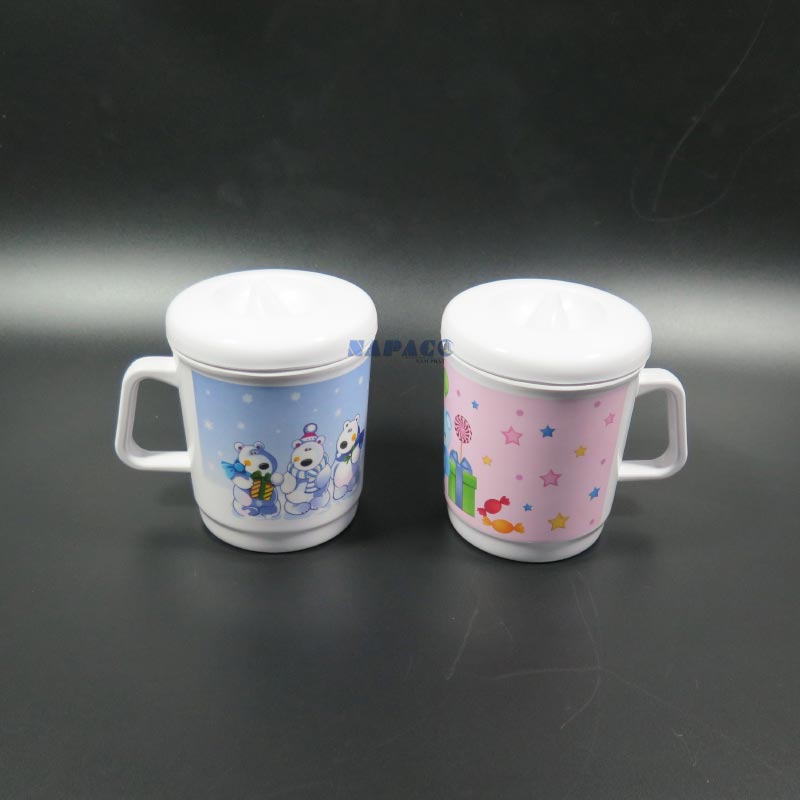 Cốc uống nước trẻ em có nắp